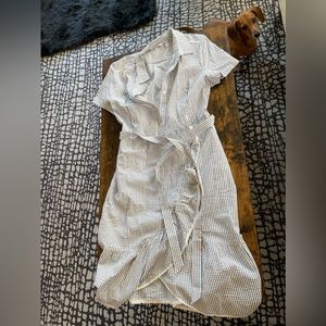 Isaac Mizrahi faux wrap dress gray seersucker